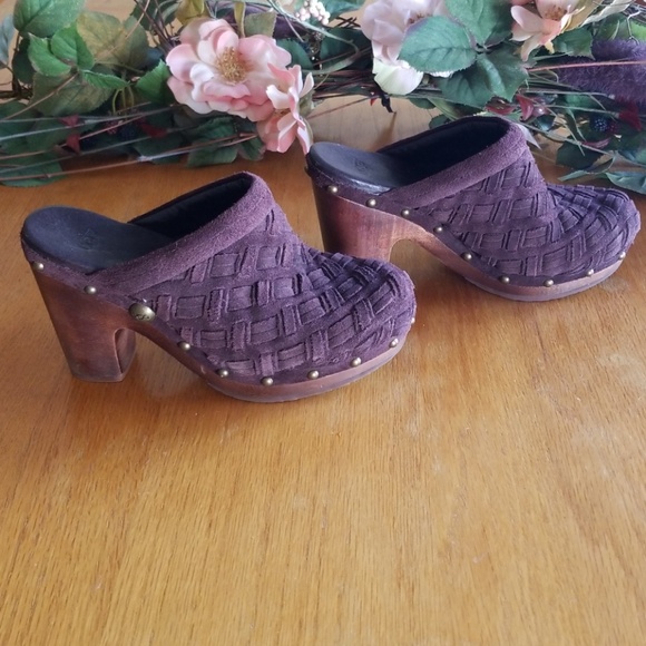 Ugg Clogs - Picture 2 of 7
